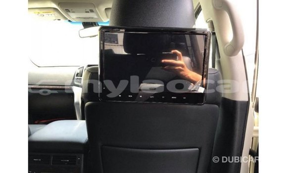 Acheter Import Voiture Toyota Land Cruiser Blanc à Import - Dubai, Attapeu Province Acheter Import Voiture Toyota Land Cruiser Blanc à Import - Dubai, Attapeu Province