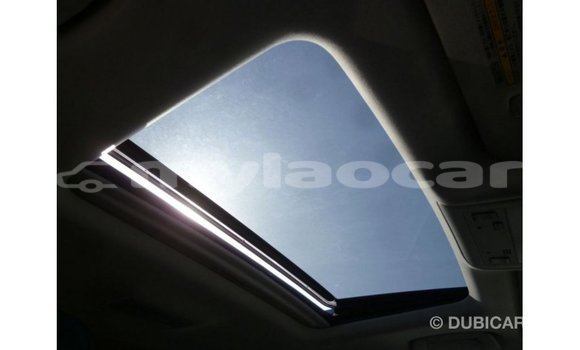 Acheter Import Voiture Toyota Land Cruiser Blanc à Import - Dubai, Attapeu Province Acheter Import Voiture Toyota Land Cruiser Blanc à Import - Dubai, Attapeu Province
