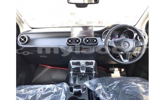 Buy Import Mercedes-Benz 250 Black Car in Import - Dubai in Attapeu Province Buy Import Mercedes-Benz 250 Black Car in Import - Dubai in Attapeu Province