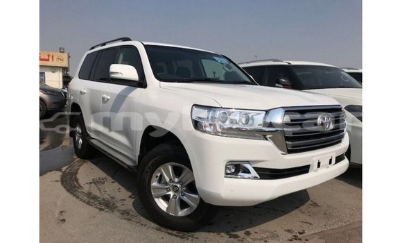 Buy Import Toyota Land Cruiser White Car in Import - Dubai in Attapeu Province