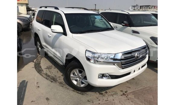 Acheter Import Voiture Toyota Land Cruiser Blanc à Import - Dubai, Attapeu Province Acheter Import Voiture Toyota Land Cruiser Blanc à Import - Dubai, Attapeu Province