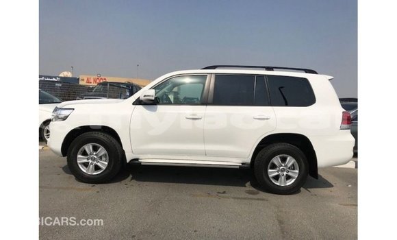 Acheter Import Voiture Toyota Land Cruiser Blanc à Import - Dubai, Attapeu Province Acheter Import Voiture Toyota Land Cruiser Blanc à Import - Dubai, Attapeu Province