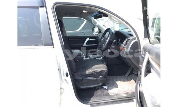 Buy Import Toyota Land Cruiser White Car in Import - Dubai in Attapeu Province Buy Import Toyota Land Cruiser White Car in Import - Dubai in Attapeu Province