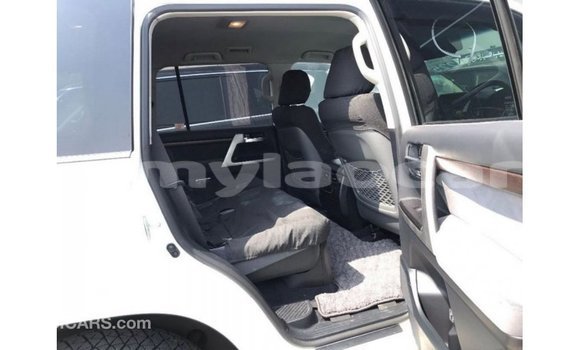 Buy Import Toyota Land Cruiser White Car in Import - Dubai in Attapeu Province Buy Import Toyota Land Cruiser White Car in Import - Dubai in Attapeu Province