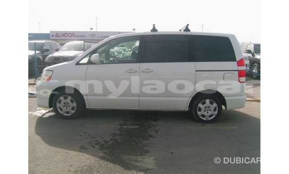 Acheter Import Voiture Toyota Noah Blanc à Import - Dubai, Attapeu Province Acheter Import Voiture Toyota Noah Blanc à Import - Dubai, Attapeu Province