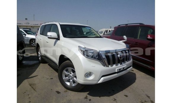 Acheter Import Voiture Toyota Prado Blanc à Import - Dubai, Attapeu Province Acheter Import Voiture Toyota Prado Blanc à Import - Dubai, Attapeu Province