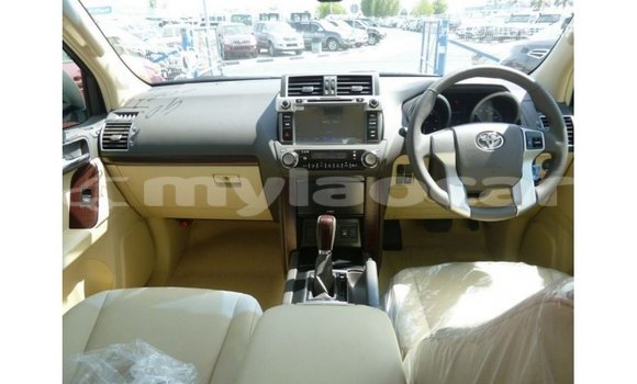 Acheter Import Voiture Toyota Prado Blanc à Import - Dubai, Attapeu Province Acheter Import Voiture Toyota Prado Blanc à Import - Dubai, Attapeu Province