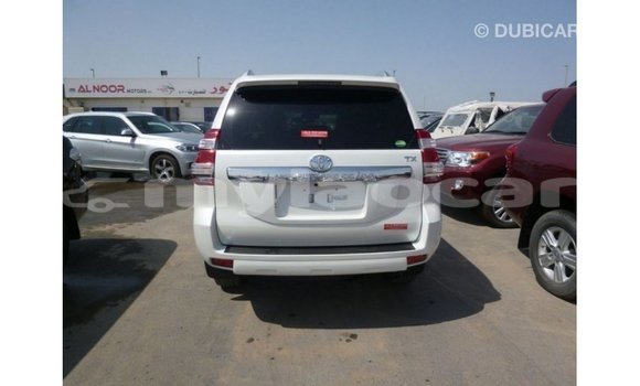 Acheter Import Voiture Toyota Prado Blanc à Import - Dubai, Attapeu Province Acheter Import Voiture Toyota Prado Blanc à Import - Dubai, Attapeu Province