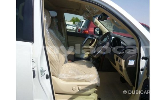 Acheter Import Voiture Toyota Prado Blanc à Import - Dubai, Attapeu Province Acheter Import Voiture Toyota Prado Blanc à Import - Dubai, Attapeu Province