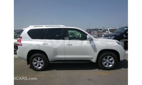Acheter Import Voiture Toyota Prado Blanc à Import - Dubai, Attapeu Province Acheter Import Voiture Toyota Prado Blanc à Import - Dubai, Attapeu Province