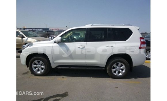 Acheter Import Voiture Toyota Prado Blanc à Import - Dubai, Attapeu Province Acheter Import Voiture Toyota Prado Blanc à Import - Dubai, Attapeu Province