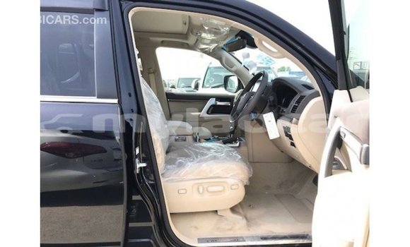 Acheter Import Voiture Toyota Land Cruiser Noir à Import - Dubai, Attapeu Province Acheter Import Voiture Toyota Land Cruiser Noir à Import - Dubai, Attapeu Province