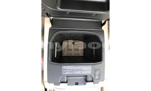 Acheter Import Voiture Toyota Land Cruiser Noir à Import - Dubai, Attapeu Province Acheter Import Voiture Toyota Land Cruiser Noir à Import - Dubai, Attapeu Province