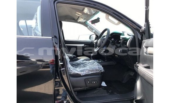 Acheter Import Voiture Toyota Hilux Noir à Import - Dubai, Attapeu Province Acheter Import Voiture Toyota Hilux Noir à Import - Dubai, Attapeu Province