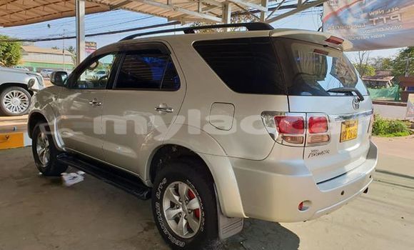 Buy Used Toyota Fortuner Silver Car in Vientiane in Vientiane Province Buy Used Toyota Fortuner Silver Car in Vientiane in Vientiane Province