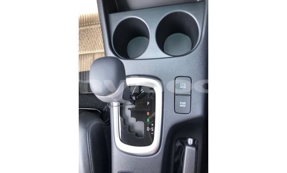 Acheter Import Voiture Toyota Hilux Noir à Import - Dubai, Attapeu Province Acheter Import Voiture Toyota Hilux Noir à Import - Dubai, Attapeu Province