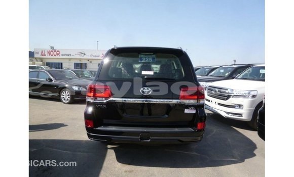 Acheter Import Voiture Toyota Land Cruiser Noir à Import - Dubai, Attapeu Province Acheter Import Voiture Toyota Land Cruiser Noir à Import - Dubai, Attapeu Province
