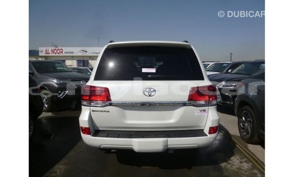 Acheter Import Voiture Toyota Land Cruiser Blanc à Import - Dubai, Attapeu Province Acheter Import Voiture Toyota Land Cruiser Blanc à Import - Dubai, Attapeu Province