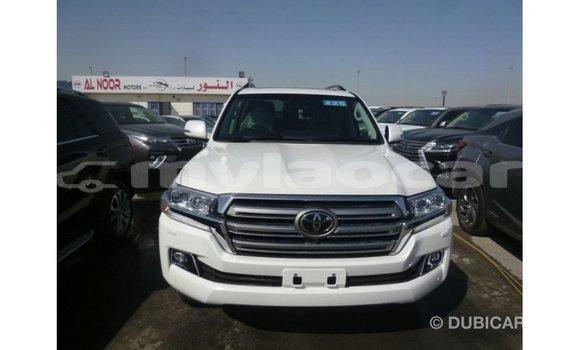 Acheter Import Voiture Toyota Land Cruiser Blanc à Import - Dubai, Attapeu Province Acheter Import Voiture Toyota Land Cruiser Blanc à Import - Dubai, Attapeu Province