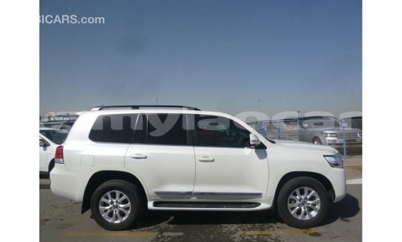 Acheter Import Voiture Toyota Land Cruiser Blanc à Import - Dubai, Attapeu Province Acheter Import Voiture Toyota Land Cruiser Blanc à Import - Dubai, Attapeu Province
