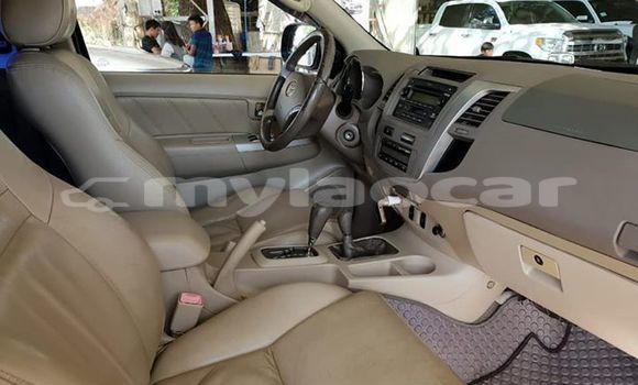 Buy Used Toyota Fortuner Silver Car in Vientiane in Vientiane Province Buy Used Toyota Fortuner Silver Car in Vientiane in Vientiane Province