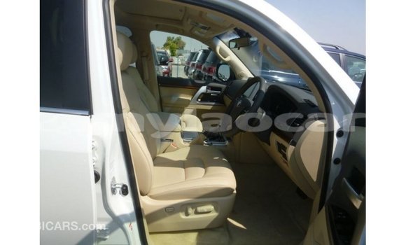 Buy Import Toyota Land Cruiser White Car in Import - Dubai in Attapeu Province Buy Import Toyota Land Cruiser White Car in Import - Dubai in Attapeu Province