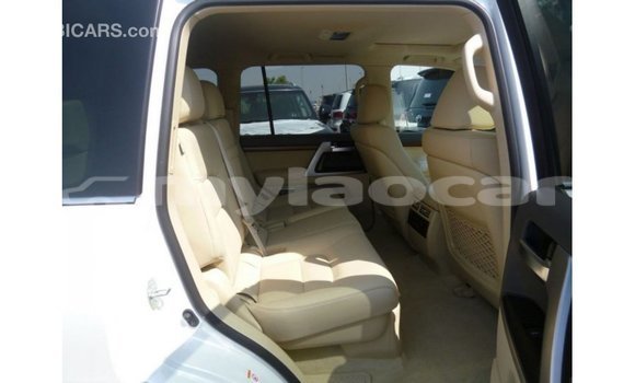 Buy Import Toyota Land Cruiser White Car in Import - Dubai in Attapeu Province Buy Import Toyota Land Cruiser White Car in Import - Dubai in Attapeu Province