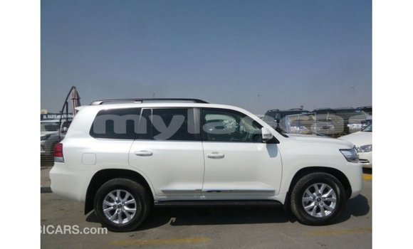 Buy Import Toyota Land Cruiser White Car in Import - Dubai in Attapeu Province Buy Import Toyota Land Cruiser White Car in Import - Dubai in Attapeu Province