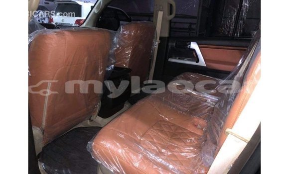 Acheter Import Voiture Toyota Land Cruiser Noir à Import - Dubai, Attapeu Province Acheter Import Voiture Toyota Land Cruiser Noir à Import - Dubai, Attapeu Province