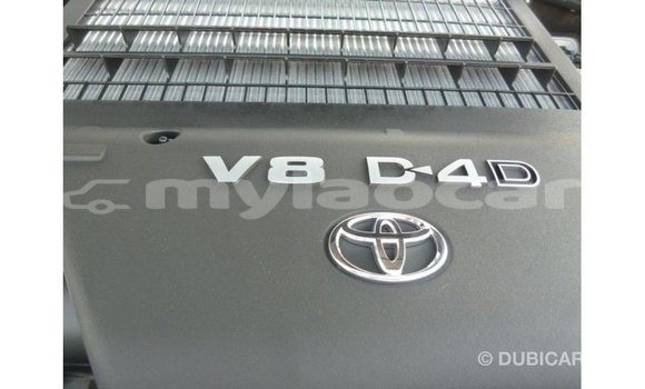 Buy Import Toyota Land Cruiser White Car in Import - Dubai in Attapeu Province Buy Import Toyota Land Cruiser White Car in Import - Dubai in Attapeu Province