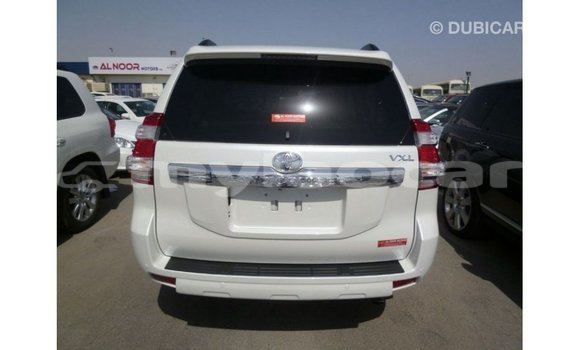 Acheter Import Voiture Toyota Prado Blanc à Import - Dubai, Attapeu Province Acheter Import Voiture Toyota Prado Blanc à Import - Dubai, Attapeu Province