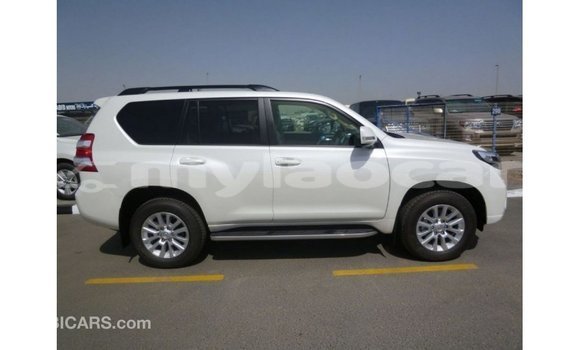 Acheter Import Voiture Toyota Prado Blanc à Import - Dubai, Attapeu Province Acheter Import Voiture Toyota Prado Blanc à Import - Dubai, Attapeu Province