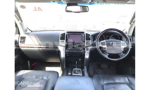 Buy Import Toyota Land Cruiser White Car in Import - Dubai in Attapeu Province Buy Import Toyota Land Cruiser White Car in Import - Dubai in Attapeu Province