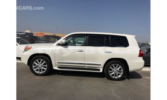 Buy Import Toyota Land Cruiser White Car in Import - Dubai in Attapeu Province Buy Import Toyota Land Cruiser White Car in Import - Dubai in Attapeu Province
