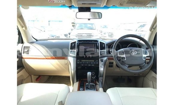 Buy Import Toyota Land Cruiser White Car in Import - Dubai in Attapeu Province Buy Import Toyota Land Cruiser White Car in Import - Dubai in Attapeu Province