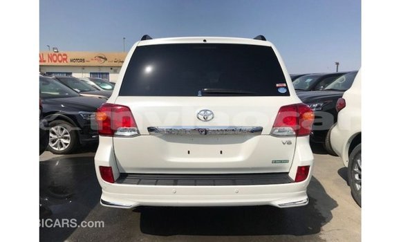 Buy Import Toyota Land Cruiser White Car in Import - Dubai in Attapeu Province Buy Import Toyota Land Cruiser White Car in Import - Dubai in Attapeu Province