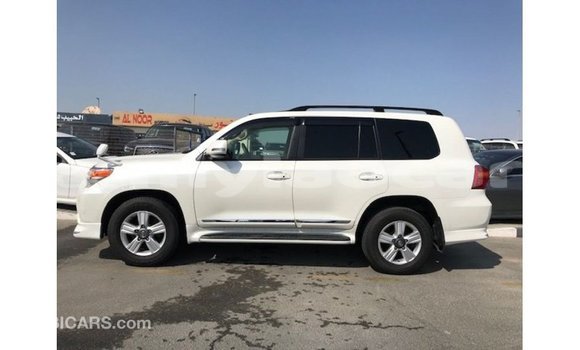 Buy Import Toyota Land Cruiser White Car in Import - Dubai in Attapeu Province Buy Import Toyota Land Cruiser White Car in Import - Dubai in Attapeu Province