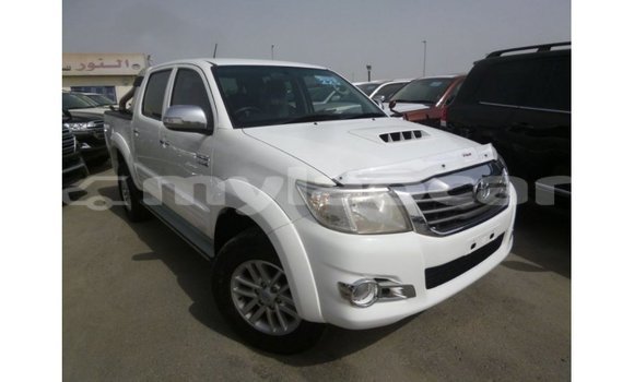 Acheter Import Voiture Toyota Hilux Blanc à Import - Dubai, Attapeu Province Acheter Import Voiture Toyota Hilux Blanc à Import - Dubai, Attapeu Province