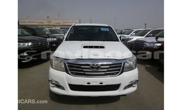 Acheter Import Voiture Toyota Hilux Blanc à Import - Dubai, Attapeu Province Acheter Import Voiture Toyota Hilux Blanc à Import - Dubai, Attapeu Province