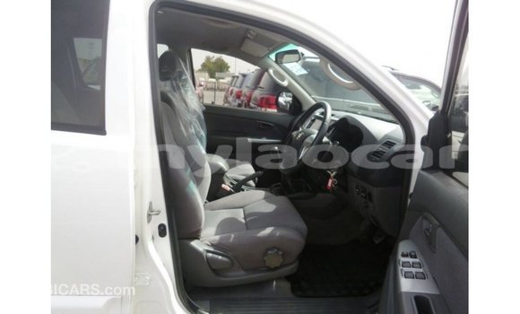 Acheter Import Voiture Toyota Hilux Blanc à Import - Dubai, Attapeu Province Acheter Import Voiture Toyota Hilux Blanc à Import - Dubai, Attapeu Province