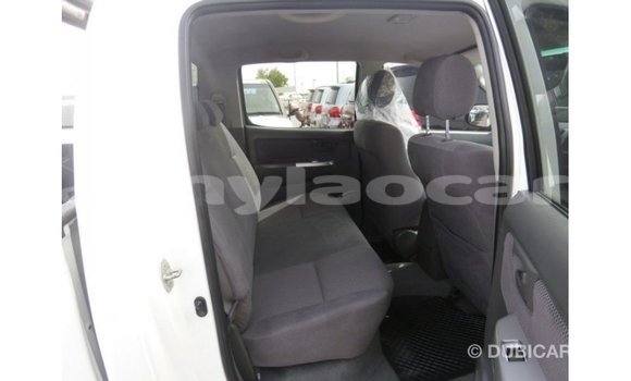 Acheter Import Voiture Toyota Hilux Blanc à Import - Dubai, Attapeu Province Acheter Import Voiture Toyota Hilux Blanc à Import - Dubai, Attapeu Province