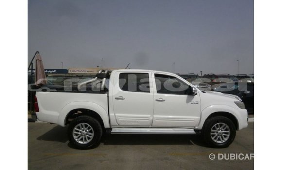 Acheter Import Voiture Toyota Hilux Blanc à Import - Dubai, Attapeu Province Acheter Import Voiture Toyota Hilux Blanc à Import - Dubai, Attapeu Province