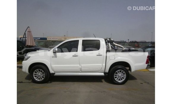 Acheter Import Voiture Toyota Hilux Blanc à Import - Dubai, Attapeu Province Acheter Import Voiture Toyota Hilux Blanc à Import - Dubai, Attapeu Province