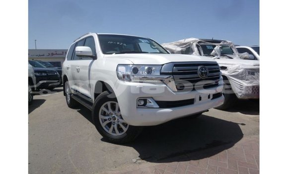 Acheter Import Voiture Toyota Land Cruiser Blanc à Import - Dubai, Attapeu Province Acheter Import Voiture Toyota Land Cruiser Blanc à Import - Dubai, Attapeu Province