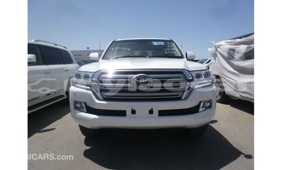 Acheter Import Voiture Toyota Land Cruiser Blanc à Import - Dubai, Attapeu Province Acheter Import Voiture Toyota Land Cruiser Blanc à Import - Dubai, Attapeu Province