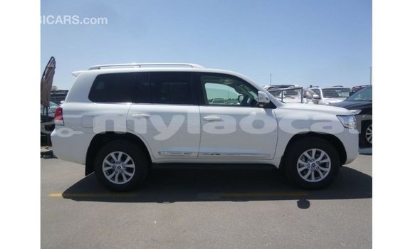 Acheter Import Voiture Toyota Land Cruiser Blanc à Import - Dubai, Attapeu Province Acheter Import Voiture Toyota Land Cruiser Blanc à Import - Dubai, Attapeu Province