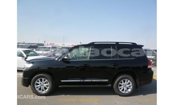 Acheter Import Voiture Toyota Land Cruiser Noir à Import - Dubai, Attapeu Province Acheter Import Voiture Toyota Land Cruiser Noir à Import - Dubai, Attapeu Province