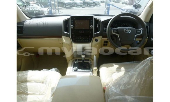 Buy Import Toyota Land Cruiser White Car in Import - Dubai in Attapeu Province Buy Import Toyota Land Cruiser White Car in Import - Dubai in Attapeu Province
