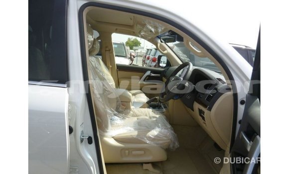 Buy Import Toyota Land Cruiser White Car in Import - Dubai in Attapeu Province Buy Import Toyota Land Cruiser White Car in Import - Dubai in Attapeu Province