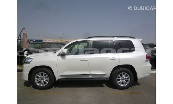 Buy Import Toyota Land Cruiser White Car in Import - Dubai in Attapeu Province Buy Import Toyota Land Cruiser White Car in Import - Dubai in Attapeu Province